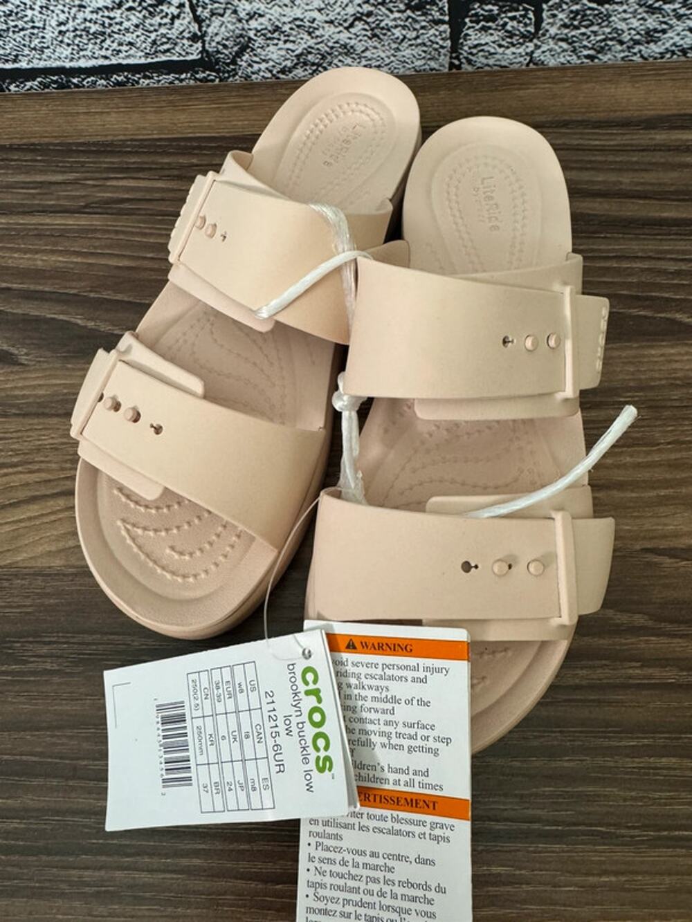 NWT Ladies Crocs Beige Brooklyn Buckle Sandals - Size 8